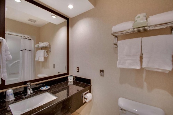 Best Western Plus The Inn At Hampton image 14