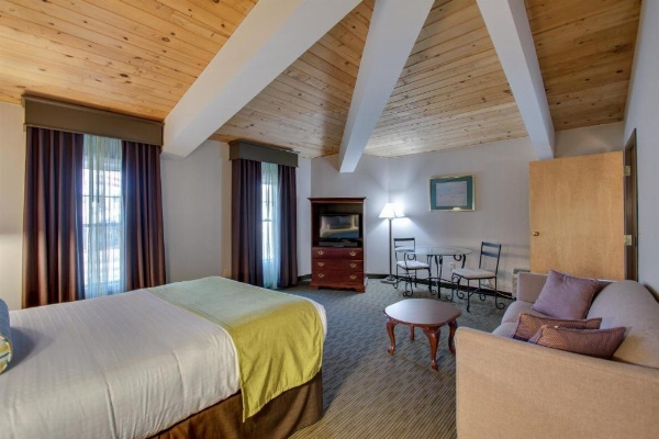 Best Western Plus The Inn At Hampton image 18